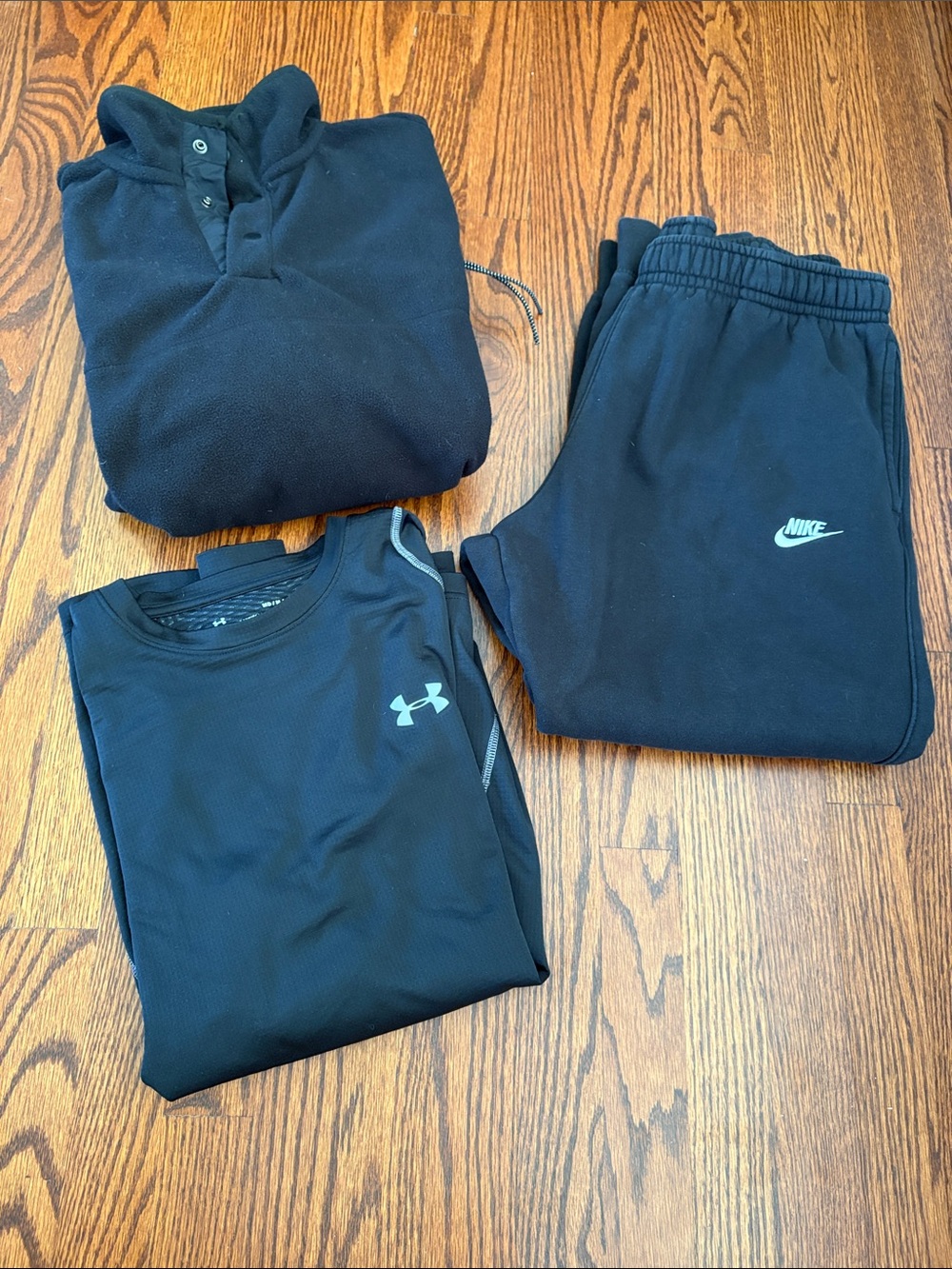 Nike mens joggers and 2 tops